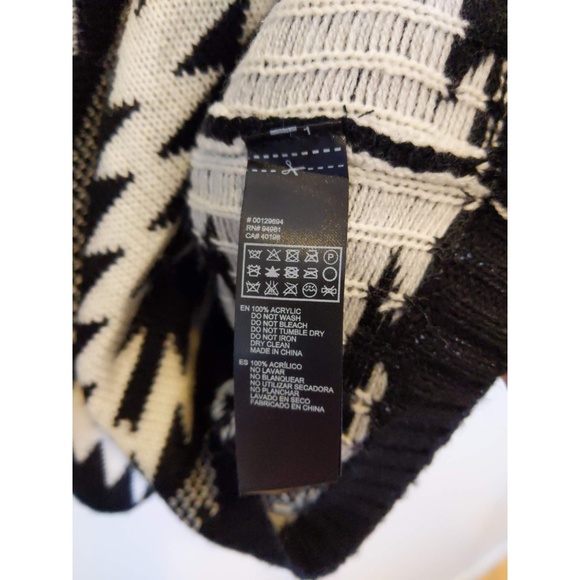 Forever 21 Knitted B&W Batwing Kaftan… - Picture 9 of 9